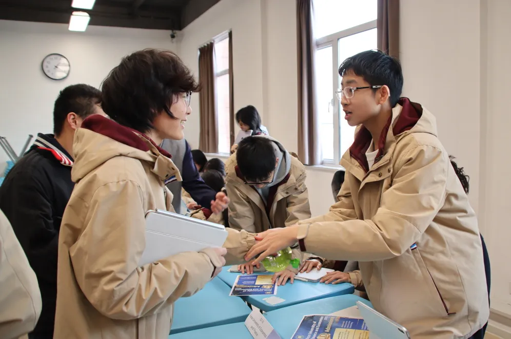 一群领科学生创办了一所学海龟语的大学……